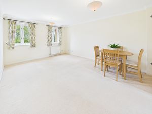LIVING ROOM- click for photo gallery